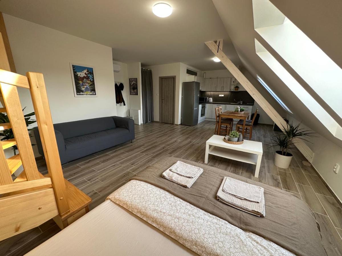 Apartmany Monastery Suites Zirec Dvůr Králové nad Labem Exterior foto